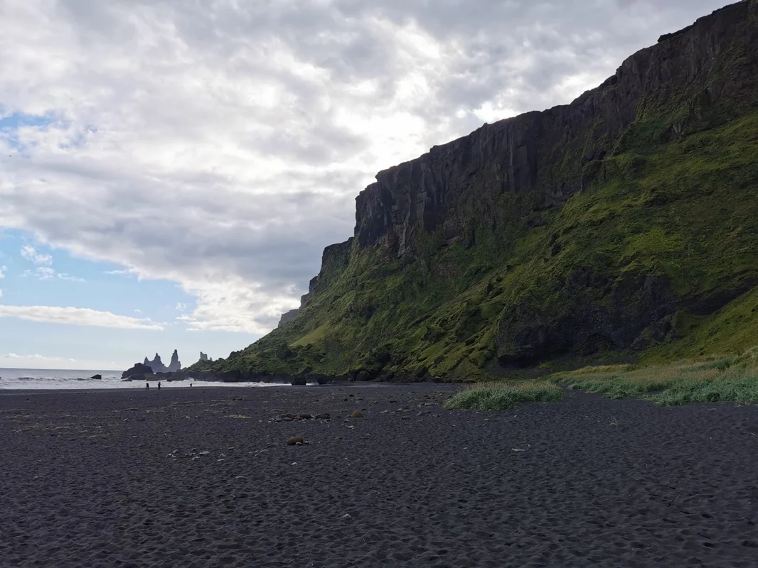 ヴィークの黒い砂浜