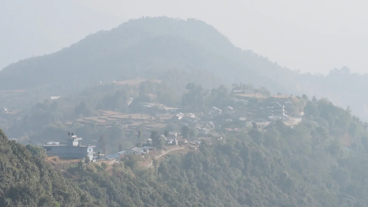 展望台から見たダンプスの村