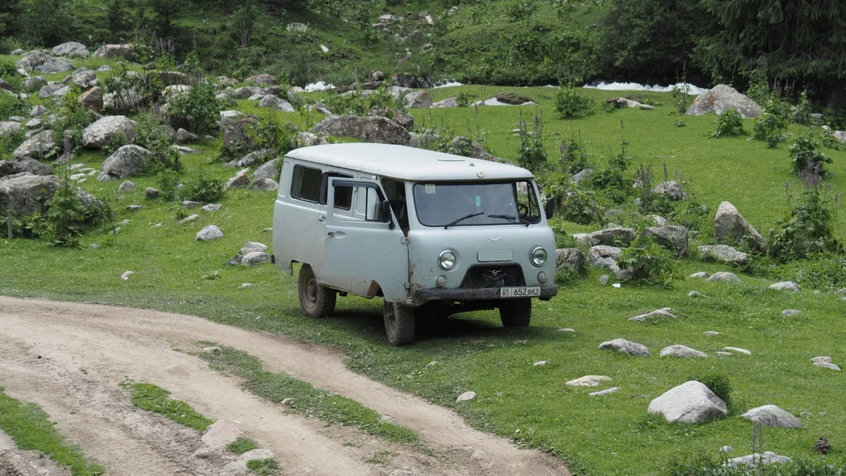 ソ連時代から続くUAZというメーカーの車両