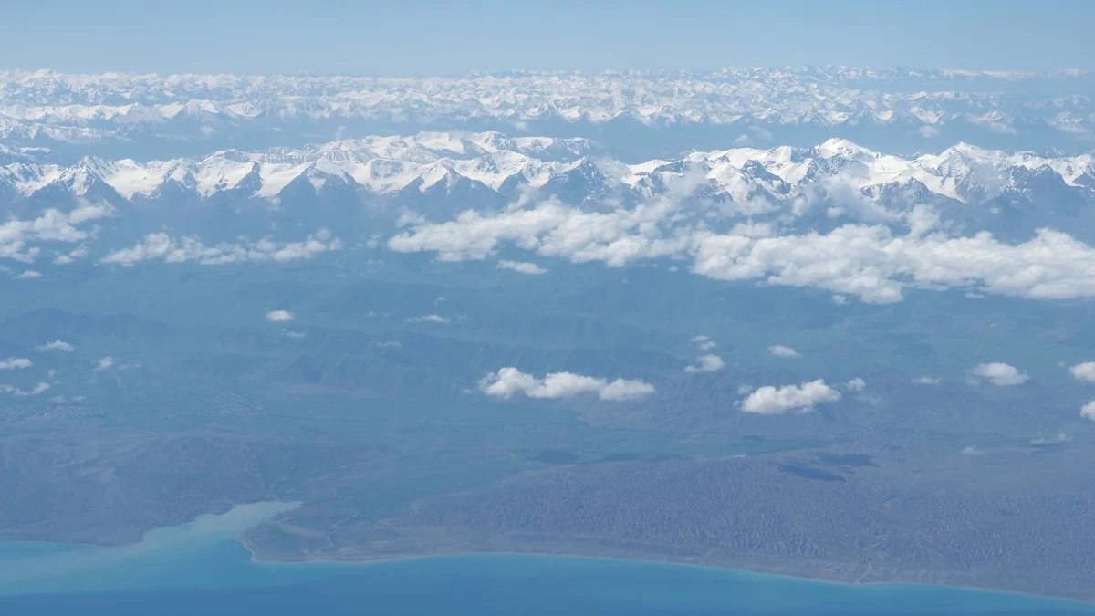天山山脈