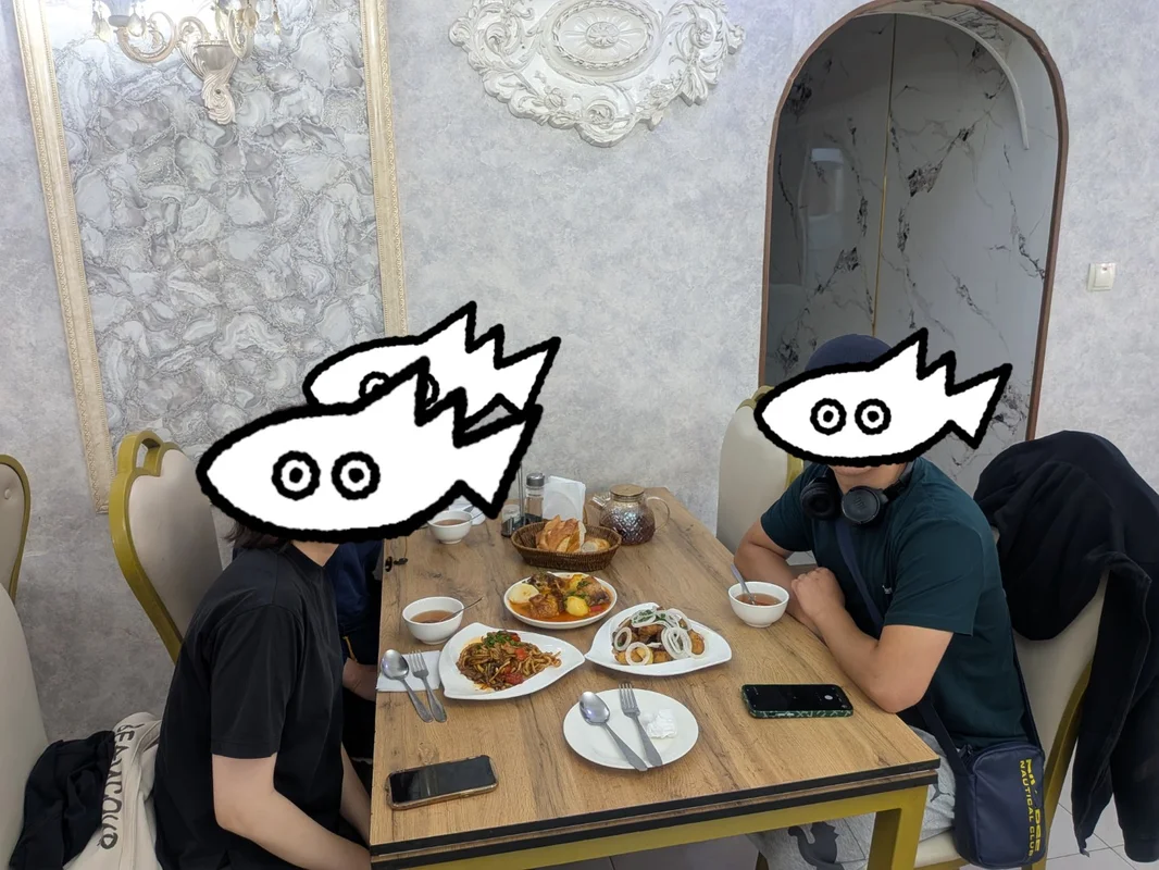 アリとの食事の様子